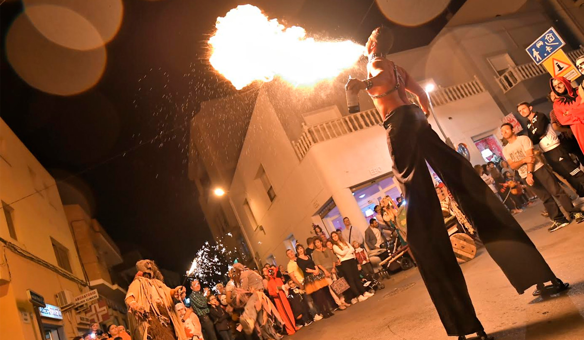 Miles de personas celebran Halloween en Roquetas