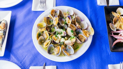 Chiringuito El Tiburón Alegre, comer en Roquetas de Mar