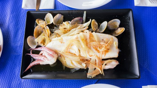 Chiringuito El Tiburón Alegre, comer en Roquetas de Mar