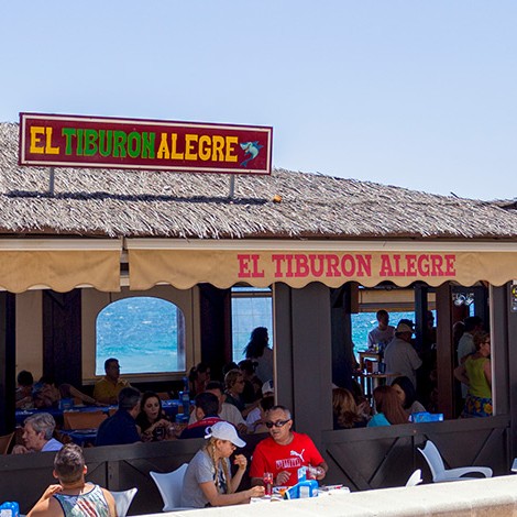 Chiringuito El Tiburón Alegre, comer en Roquetas de Mar