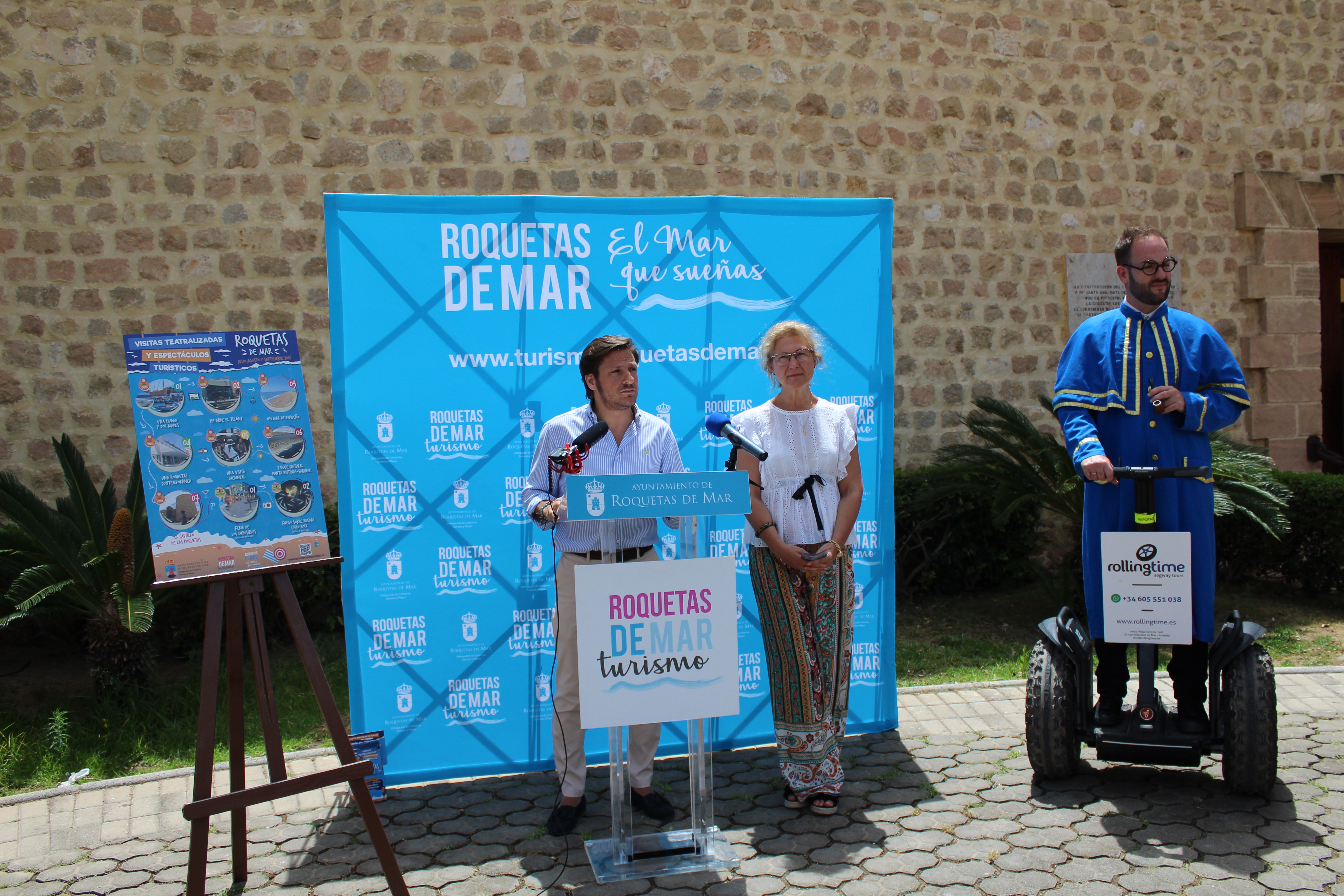Siete rutas teatralizadas y dos espectáculos turísticos para unir historia y modernidad en Roquetas este verano
